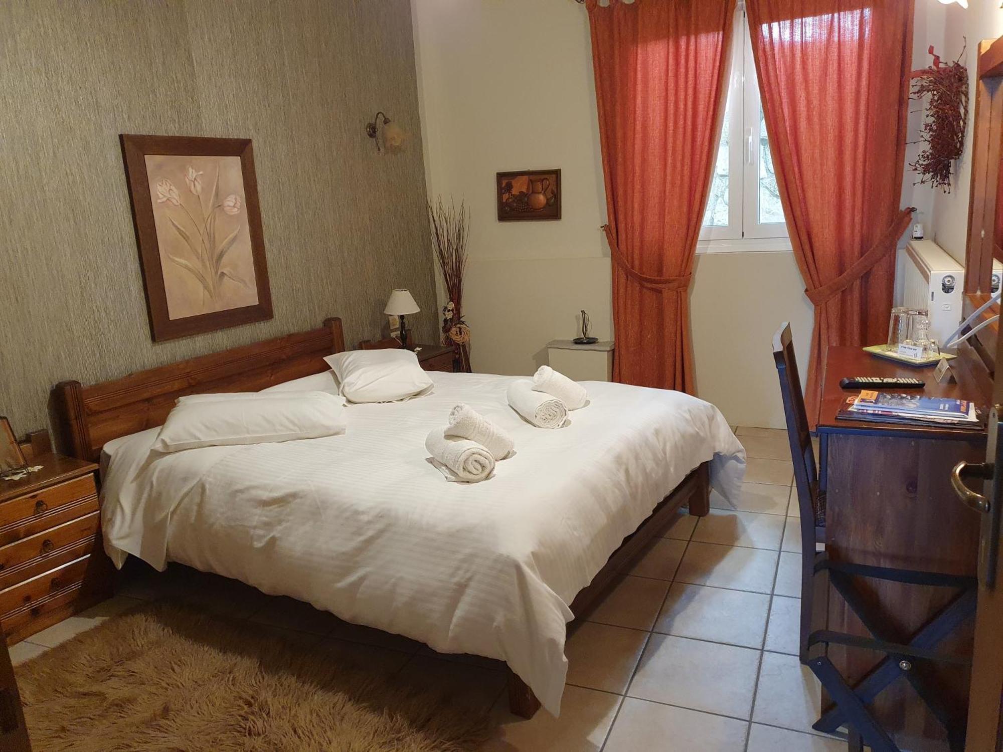 Semeli Guesthouse Karpenisi Ngoại thất bức ảnh
