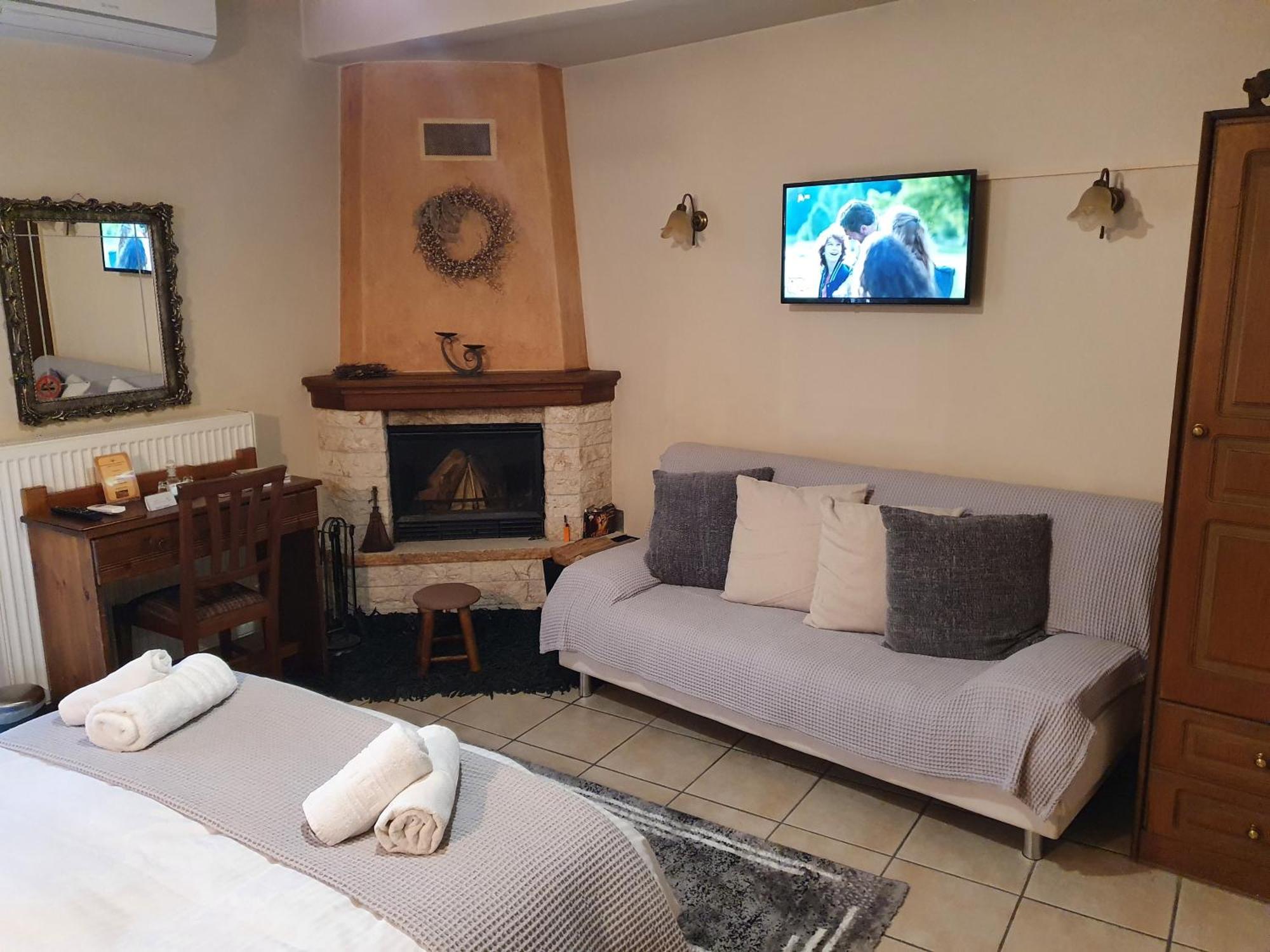 Semeli Guesthouse Karpenisi Ngoại thất bức ảnh