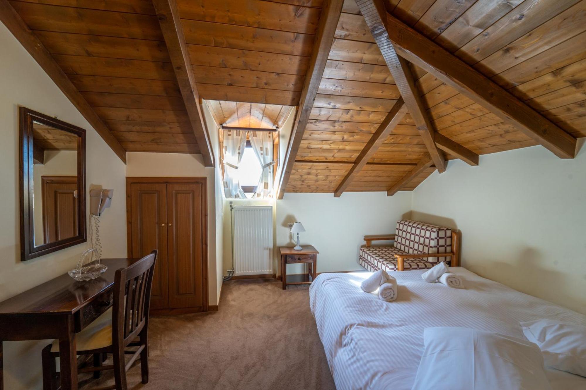 Semeli Guesthouse Karpenisi Ngoại thất bức ảnh