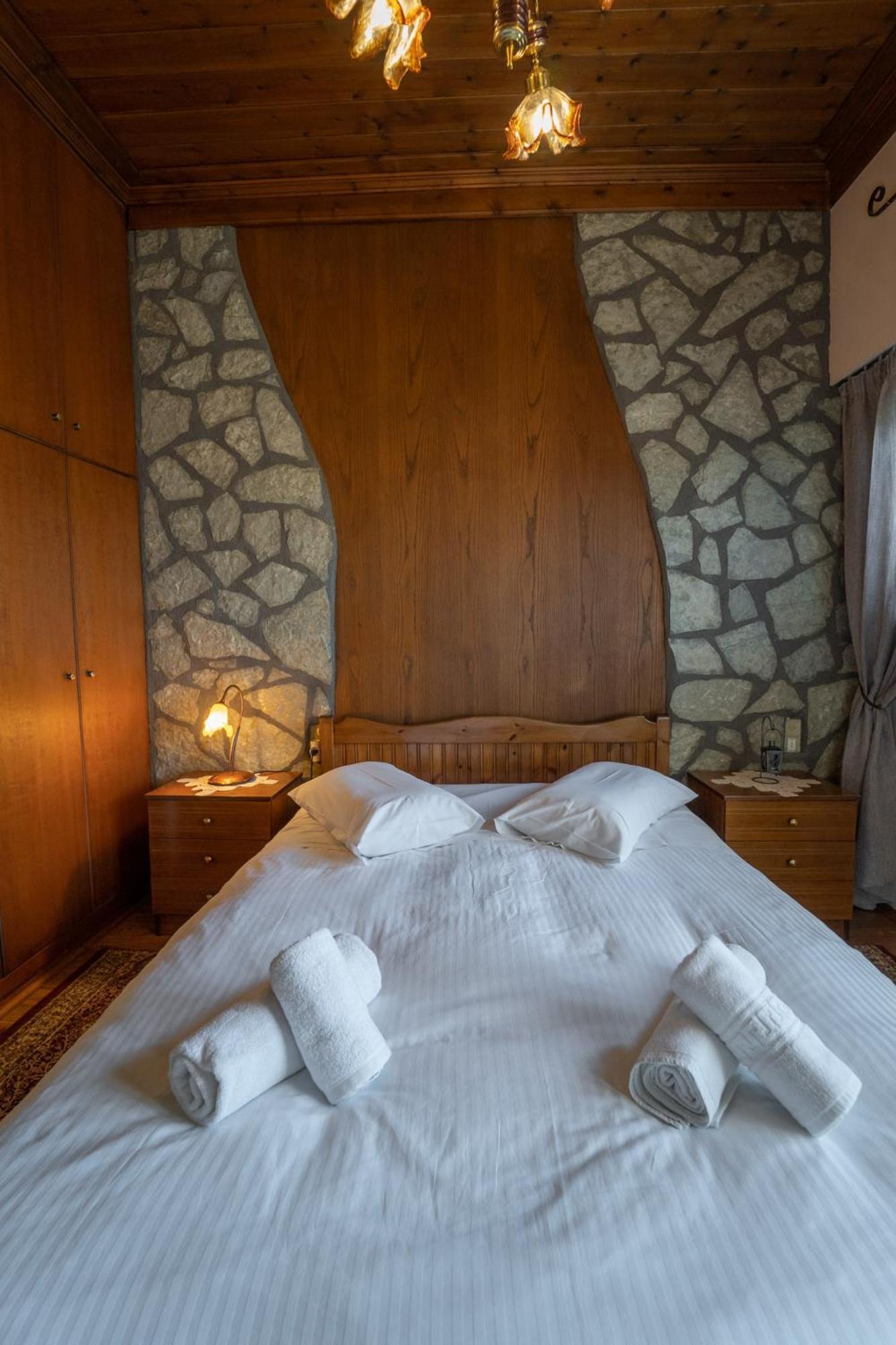 Semeli Guesthouse Karpenisi Ngoại thất bức ảnh