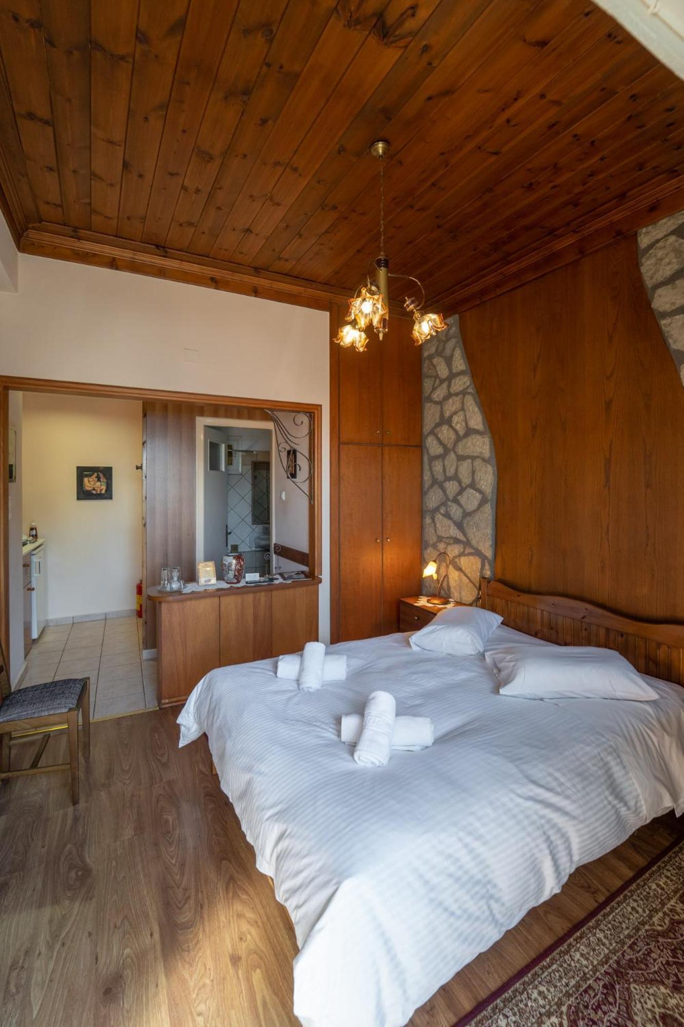 Semeli Guesthouse Karpenisi Ngoại thất bức ảnh