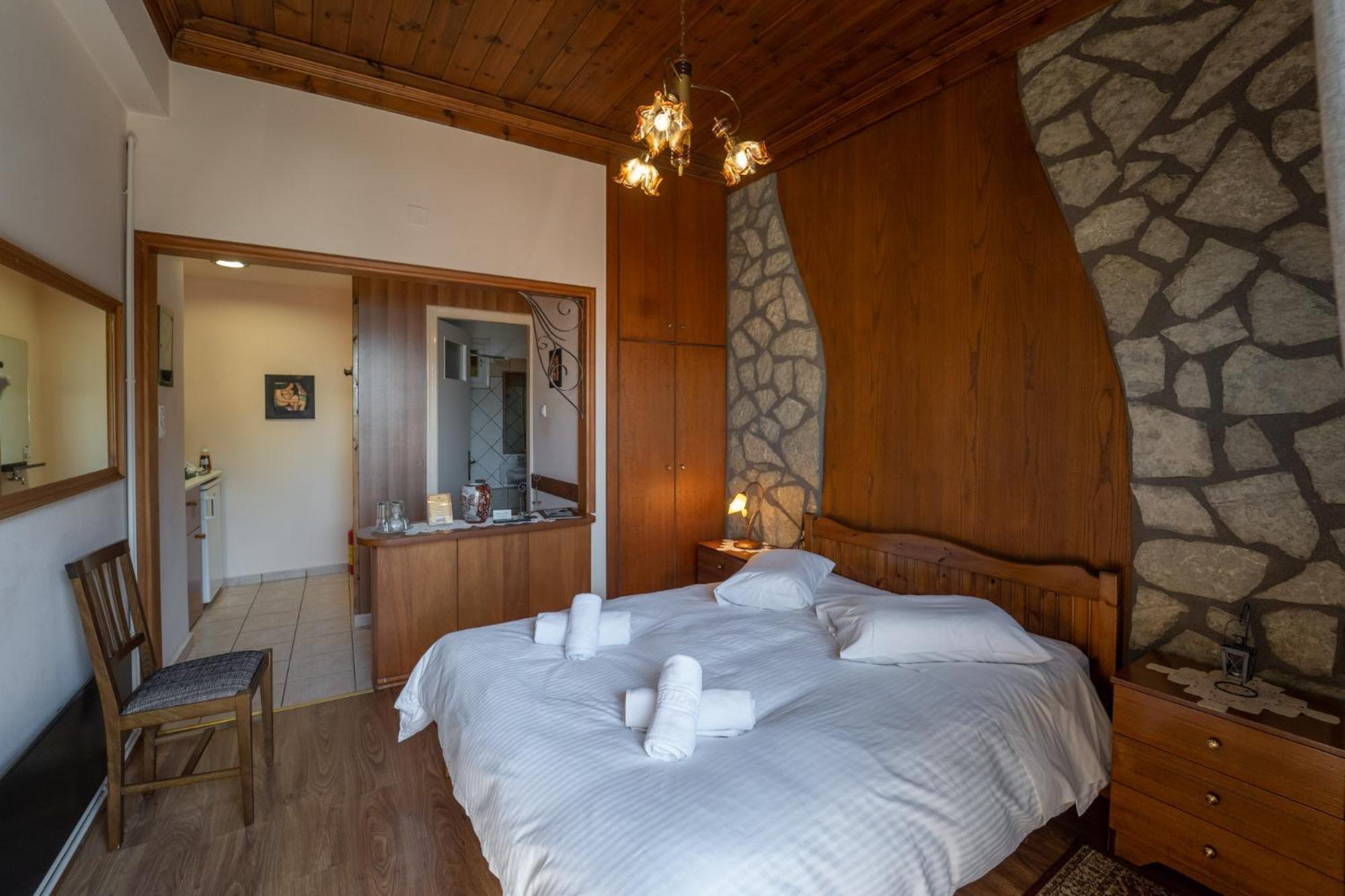 Semeli Guesthouse Karpenisi Ngoại thất bức ảnh