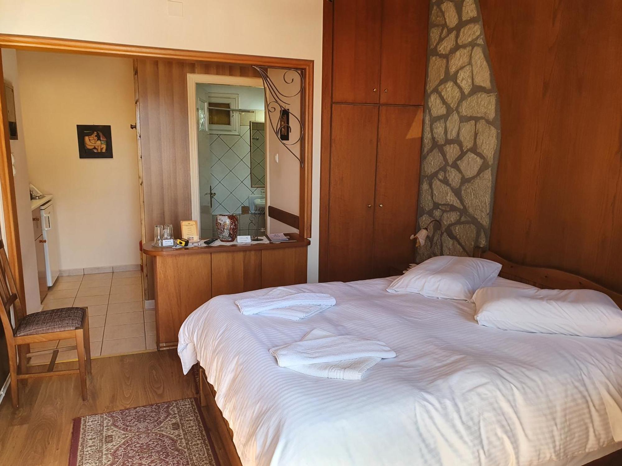 Semeli Guesthouse Karpenisi Ngoại thất bức ảnh