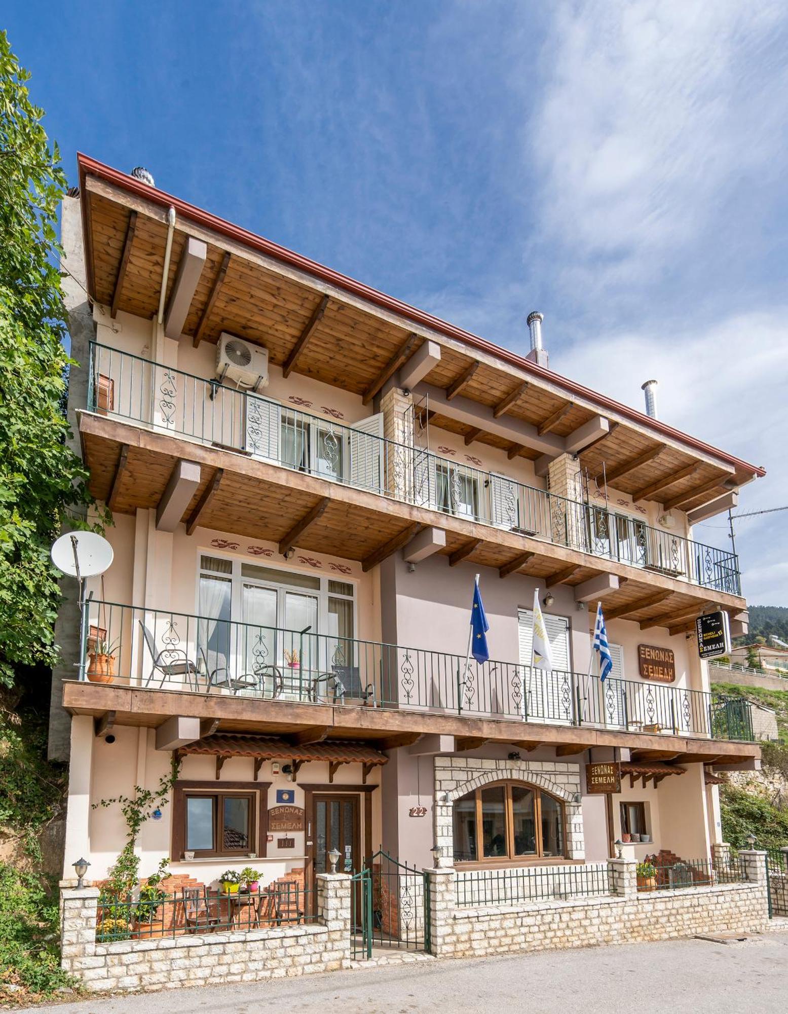 Semeli Guesthouse Karpenisi Ngoại thất bức ảnh