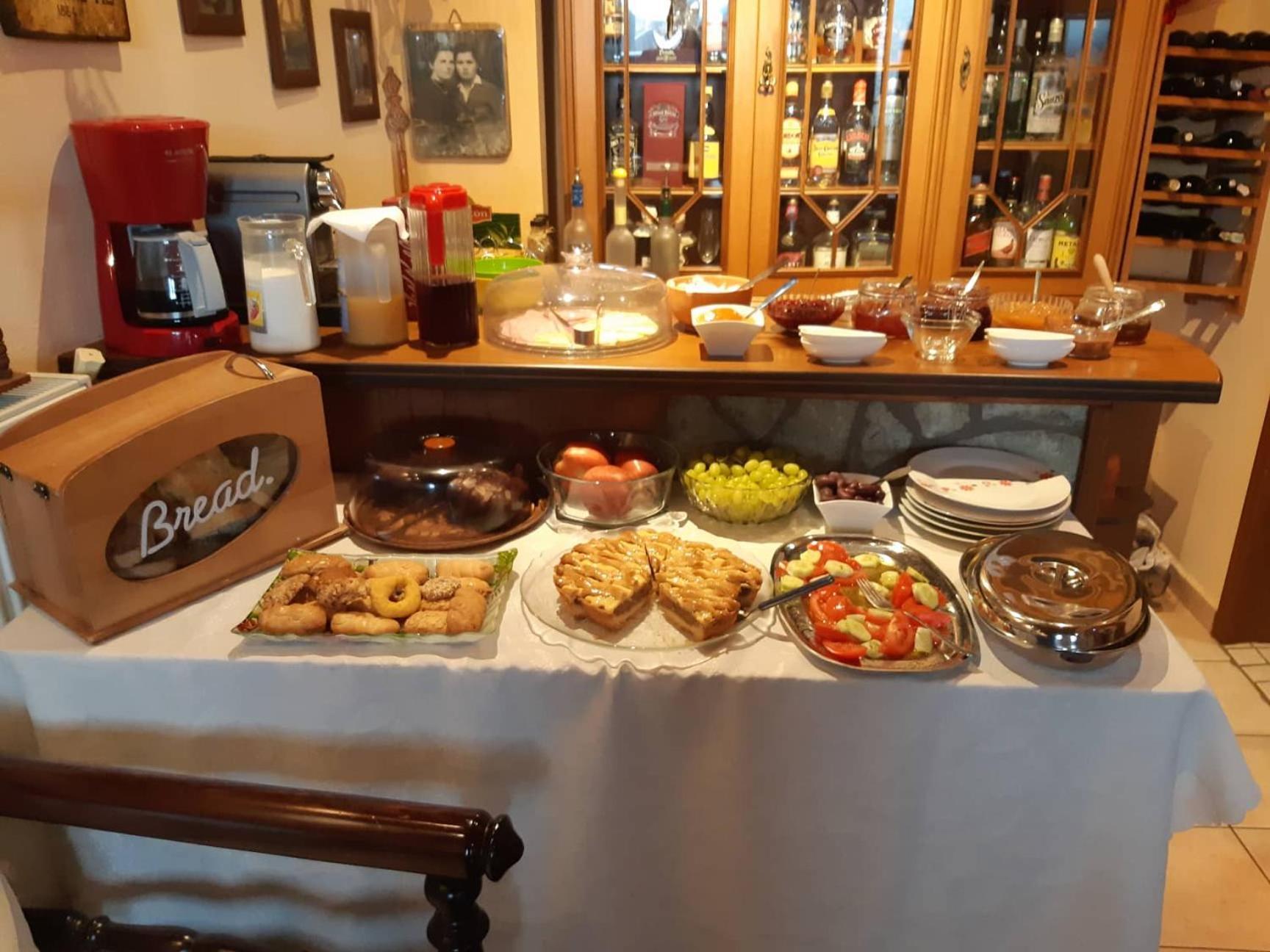 Semeli Guesthouse Karpenisi Ngoại thất bức ảnh